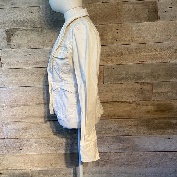 🛍️3/$30 Guess jeans women’s white denim button up jacket in  size medium - Picture 2 of 8